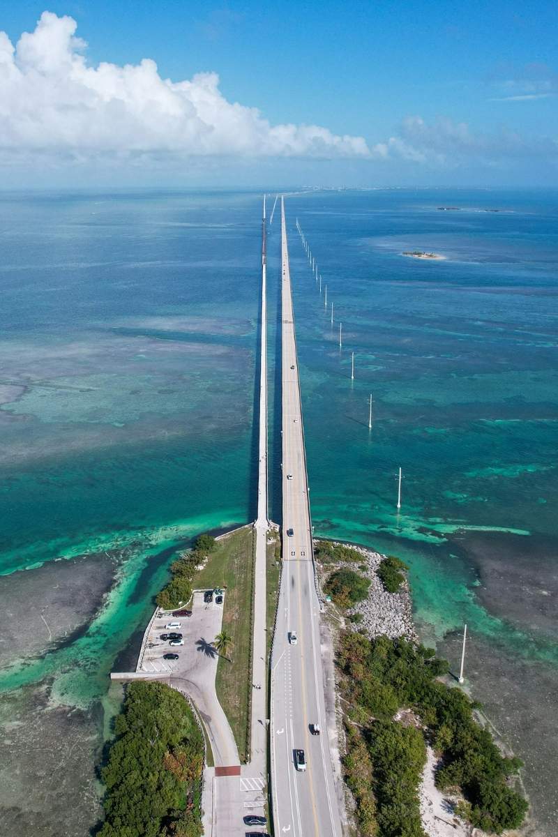 Seven Mile Bridge and turquoise water, Florida Keys