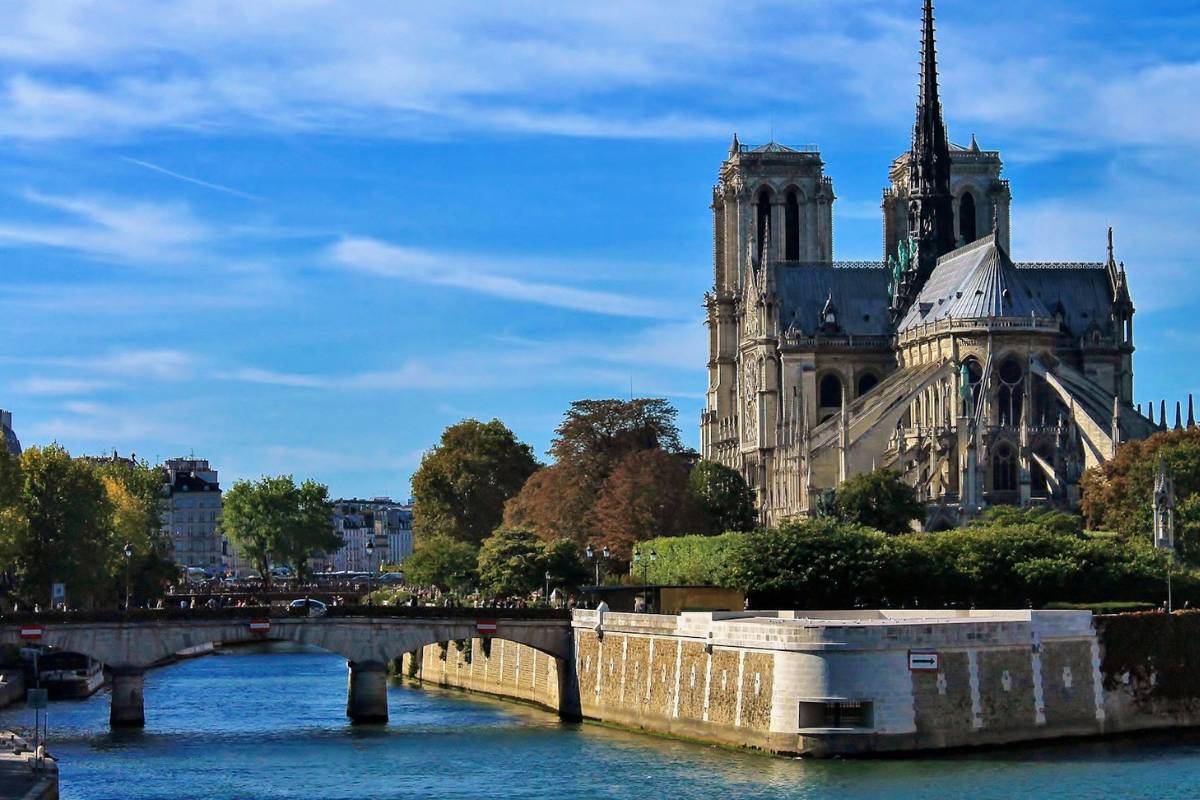 Seine riverbanks and Notre-Dame, Paris