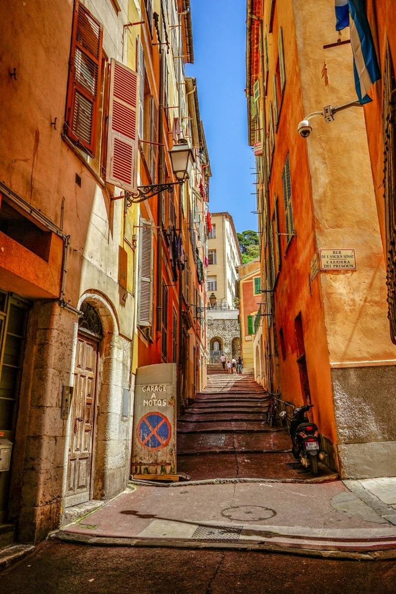 Vieux-Nice colourful buildings and alleyways